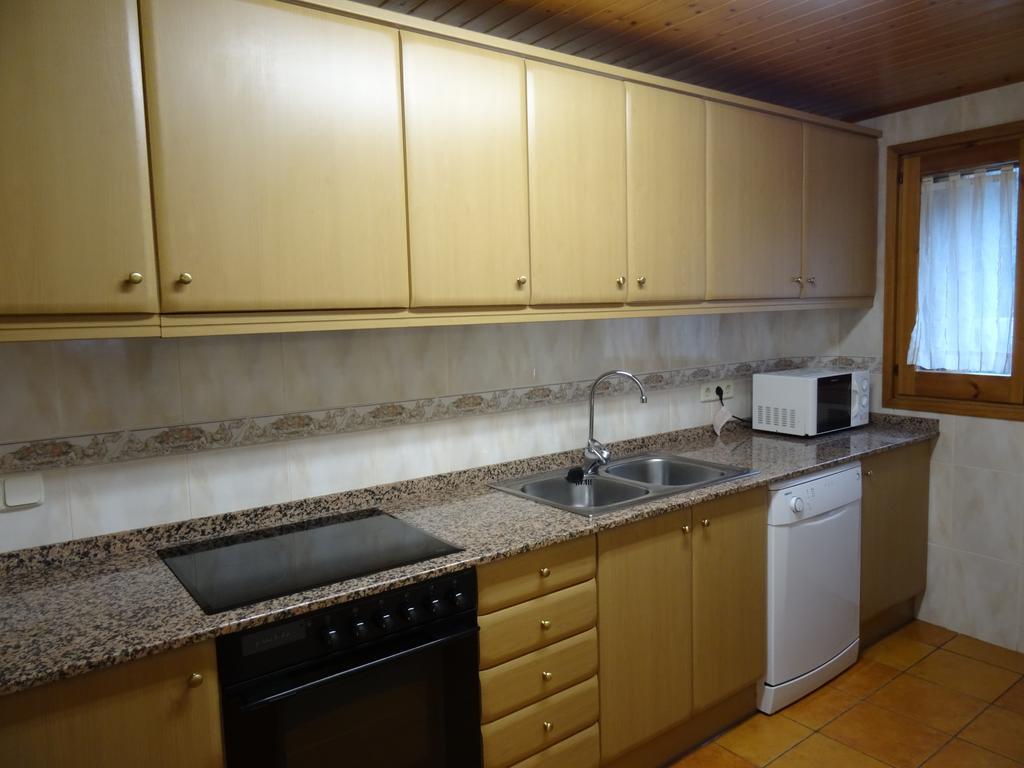 Apartaments La Canal Alins Bagian luar foto